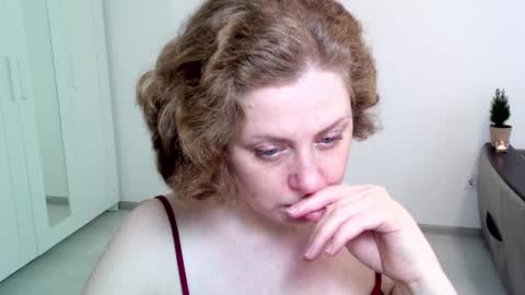 Ella online show from December 29, 10:23 am