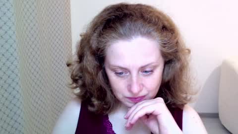 Ella online show from May 31, 6:42 pm