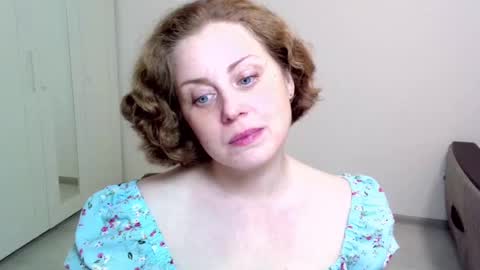 Ella online show from December 21, 6:12 pm
