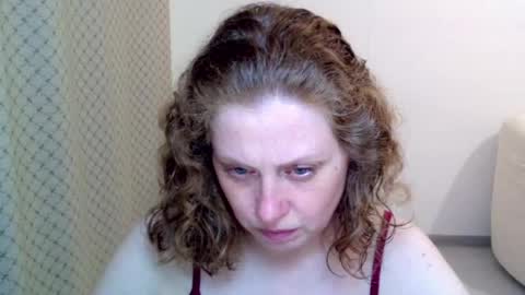 Ella online show from May 4, 7:09 pm