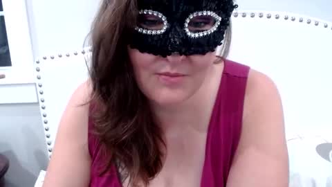 Snapshot of thelipsdown chatting on December 9, 11:24 pm Lacey online show from December 9, 11:24 pm