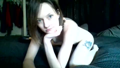 Snapshot of thelovecreep chatting on February 25, 10:31 pm lovecreep online show from February 25, 10:31 pm