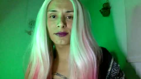 Snapshot of thematryoshka chatting on December 7, 3:31 am Lucy Lucy online show from December 7, 3:31 am