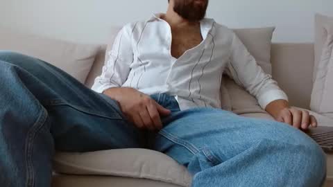 Snapshot of themonarchgoat chatting on September 13, 9:23 am TheMonarchGoat online show from September 13, 9:23 am