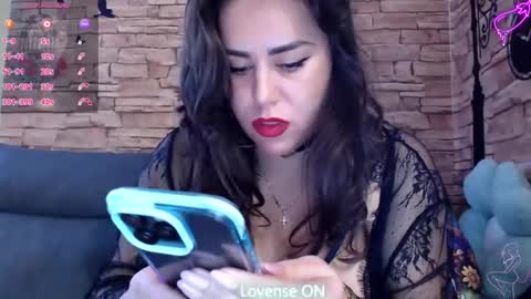 Snapshot of therosepetal chatting on January 27, 9:02 am therosepetal online show from January 27, 9:02 am