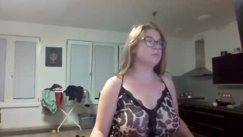 thesunnevergoesdown7 online show from September 20, 8:23 pm