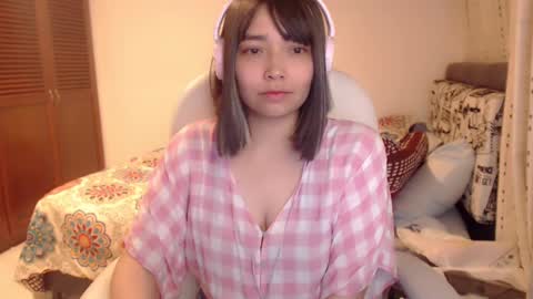 Snapshot of thetalkingbutt chatting on February 12, 5:37 am Mai online show from February 12, 5:37 am