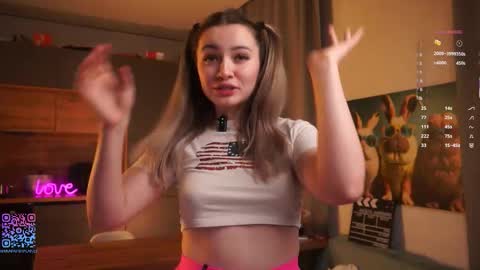 Mia online show from October 9, 2:33 pm