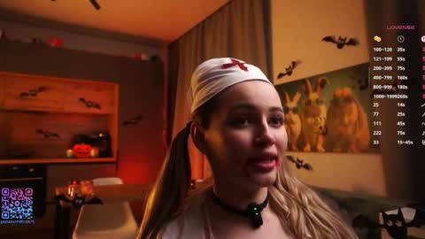 Mia online show from October 31, 3:34 pm