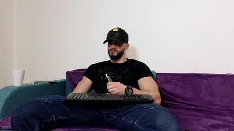 Snapshot of thetopalex chatting on December 11, 3:45 am TheTopAlex online show from December 11, 3:45 am