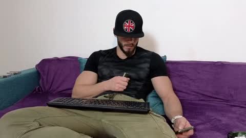 Snapshot of thetopalex chatting on December 3, 4:20 am TheTopAlex online show from December 3, 4:20 am