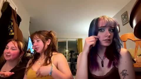 thewildwildwest online show from March 29, 1:18 am