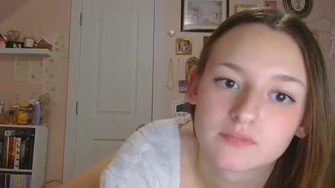 Snapshot of theyalllikecarmen chatting on December 4, 4:59 am Carmen online show from December 4, 4:59 am