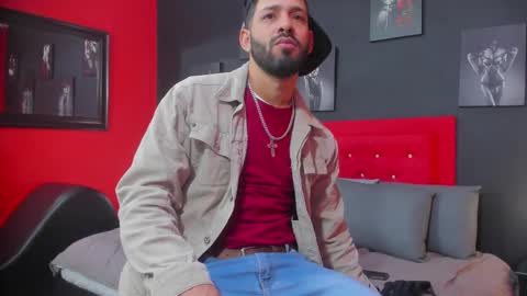 Thia Gomez online show from October 3, 12:35 pm