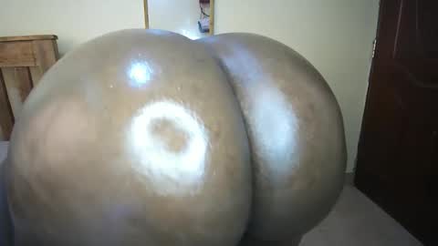 Snapshot of thiccyra90920 chatting on September 19, 5:33 am thickiana online show from September 19, 5:33 am