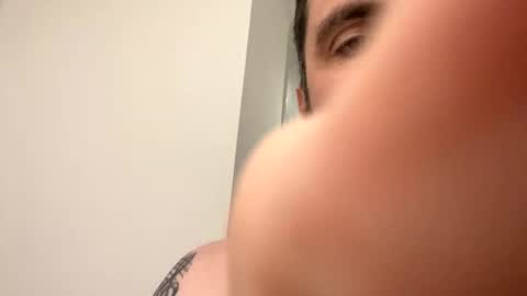 Snapshot of thickandmeaty9incher chatting on December 5, 12:03 am thickandmeaty9incher online show from December 5, 12:03 am