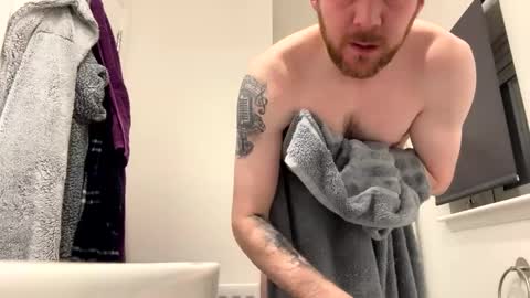 Snapshot of thickandmeaty9incher chatting on December 11, 11:10 pm thickandmeaty9incher online show from December 11, 11:10 pm