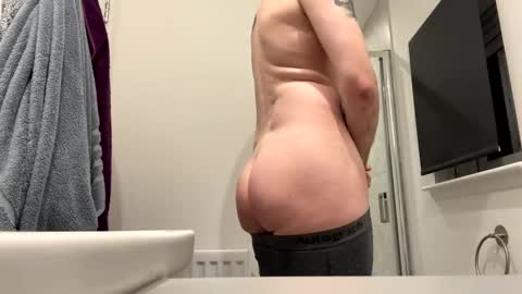 Snapshot of thickandmeaty9incher chatting on December 9, 7:07 pm thickandmeaty9incher online show from December 9, 7:07 pm