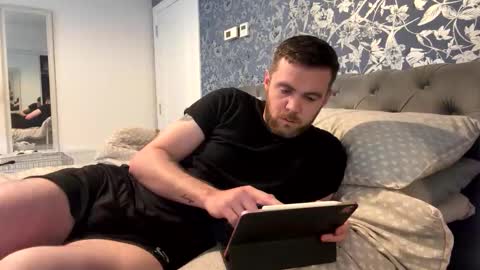 Snapshot of thickandmeaty9incher chatting on September 10, 8:59 am thickandmeaty9incher online show from September 10, 8:59 am