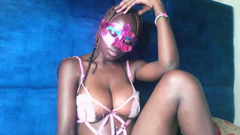 lovlyn online show from November 9, 11:40 pm