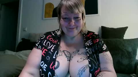 thickdarkangel online show from June 8, 6:20 pm