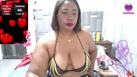 Snapshot of thickebonymilf chatting on February 14, 4:04 am XIOMARA online show from February 14, 4:04 am