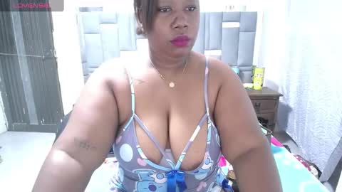 Snapshot of thickebonymilf chatting on January 24, 8:55 am XIOMARA online show from January 24, 8:55 am