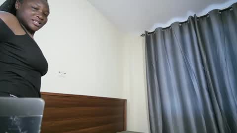 thickianah online show from February 3, 5:40 am