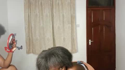 Snapshot of thickiie chatting on September 12, 9:06 pm thickiie online show from September 12, 9:06 pm