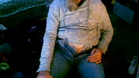 Snapshot of thickwhiteboydick chatting on December 23, 9:05 am thickwhiteboydick online show from December 23, 9:05 am