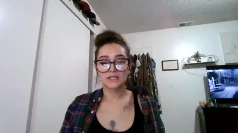 ThickyVicky online show from April 16, 10:15 am