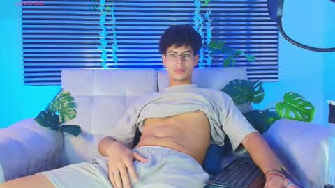 Thiago Saenzz online show from July 7, 9:19 pm