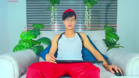 Thiago Saenzz online show from April 16, 2:44 am