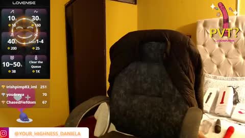 Snapshot of thin__tatto_ chatting on March 9, 5:17 pm MADAME online show from March 9, 5:17 pm