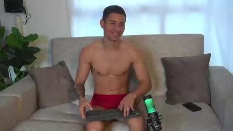 thin_tommy11 online show from December 3, 9:59 pm