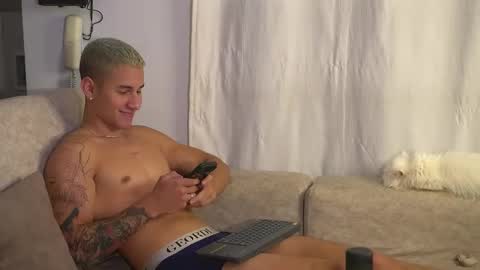 thin_tommy11 online show from March 19, 12:38 am