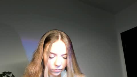 Snapshot of thisisamelia chatting on December 20, 7:07 pm Amelia shows on mondays fridays and sundays if anything changes im giving updates on my fansly online show from December 20, 7:07 pm
