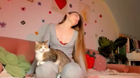 Snapshot of thisisamelia chatting on September 19, 4:44 pm Amelia shows on mondays fridays and sundays if anything changes im giving updates on my fansly online show from September 19, 4:44 pm