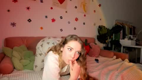 Snapshot of thisisamelia chatting on September 12, 4:42 pm Amelia shows on mondays fridays and sundays if anything changes im giving updates on my fansly online show from September 12, 4:42 pm