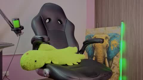 thomas  brandd1 online show from November 20, 10:58 am