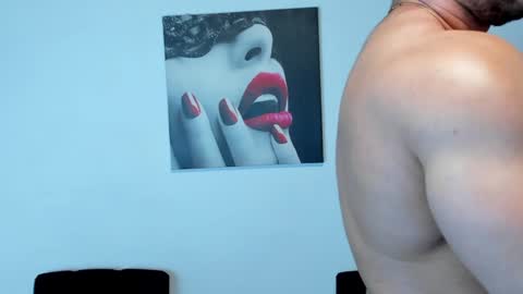 Snapshot of thomas_brandon chatting on February 3, 8:24 am Thomas Brandon online show from February 3, 8:24 am