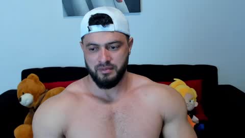 Snapshot of thomas_brandon chatting on January 19, 1:32 am Thomas Brandon online show from January 19, 1:32 am