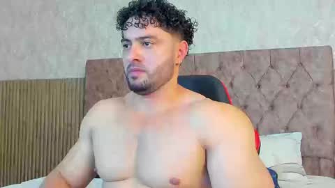 Snapshot of thomas_brandon chatting on September 10, 10:44 pm Thomas Brandon online show from September 10, 10:44 pm
