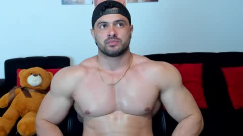 Snapshot of thomas_brandon chatting on February 5, 7:07 am Thomas Brandon online show from February 5, 7:07 am