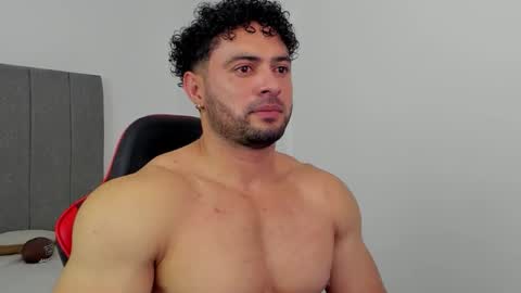 Snapshot of thomas_brandon chatting on September 11, 11:50 pm Thomas Brandon online show from September 11, 11:50 pm