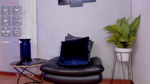 Snapshot of thomas_eliotts chatting on February 17, 10:49 pm Thomas Eliott independent model online show from February 17, 10:49 pm