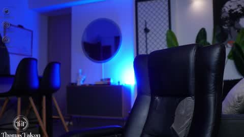 Snapshot of thomas_falcon1 chatting on January 17, 3:12 am Thomas Falcon online show from January 17, 3:12 am