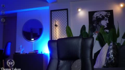 Snapshot of thomas_falcon1 chatting on January 15, 3:22 am Thomas Falcon online show from January 15, 3:22 am