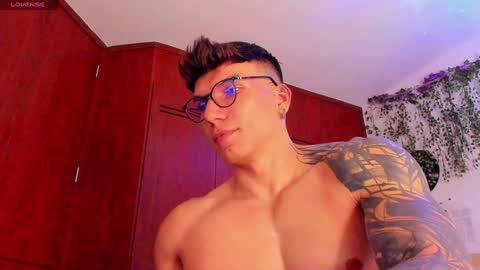 Snapshot of thomas_fuckboy chatting on February 8, 9:46 am Thomas Grey online show from February 8, 9:46 am