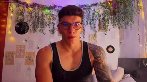 Snapshot of thomas_fuckboy chatting on February 9, 3:32 am Thomas Grey online show from February 9, 3:32 am